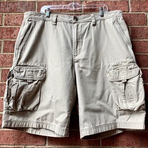 North Face Men’s Pair is Khaki Cargo Shorts